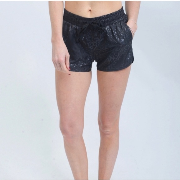 Zyia Black Bomber Tonal Animal Print Active Workout Exercise Shorts XXL NWT - Picture 4 of 15